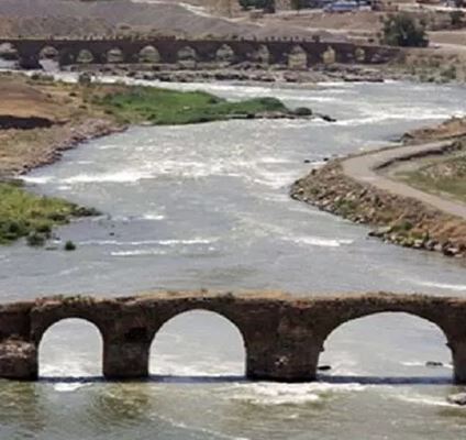 Gli storici ponti di Khoda Afarin 