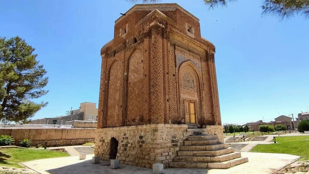 Il Gonbad-e Sorkh (Cupola Rossa) di Maragheh